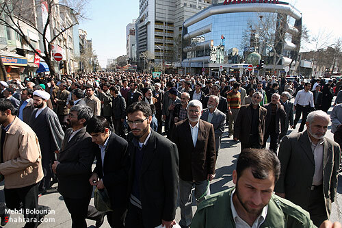 گزارش خبري/ راهپيمايي مردم مشهد در حمايت از مردم بحرين