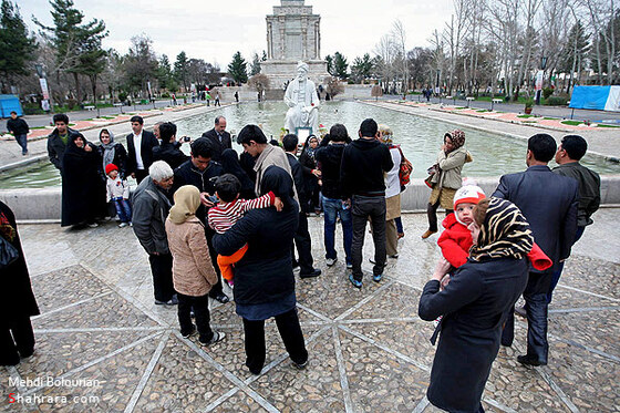 مسافران نوروزی در آرامگاه فردوسی