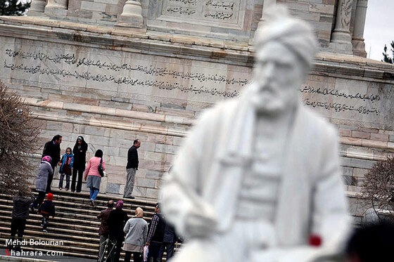 مسافران نوروزی در آرامگاه فردوسی