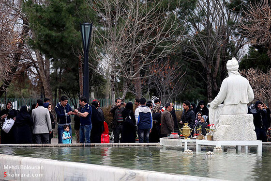 مسافران نوروزی در آرامگاه فردوسی