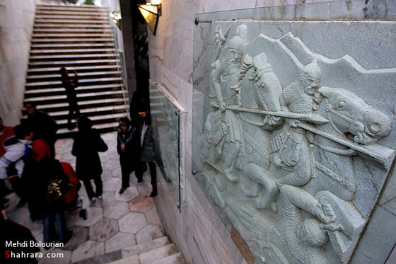 مسافران نوروزی در آرامگاه فردوسی