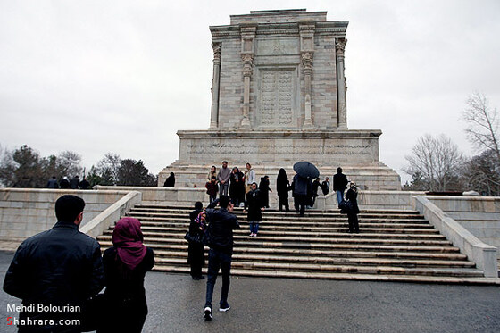 مسافران نوروزی در آرامگاه فردوسی