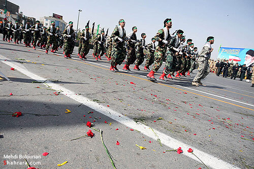 رژه یگانهای نمونه ارتش جمهوری اسلامی-2