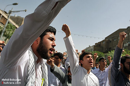 راهپيمايي نمازگزاران مشهدي در حمايت از مردم بحرين