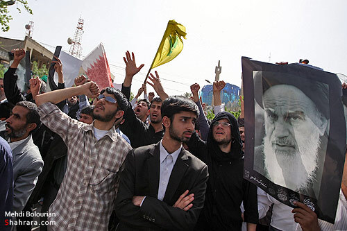 راهپيمايي نمازگزاران مشهدي در حمايت از مردم بحرين