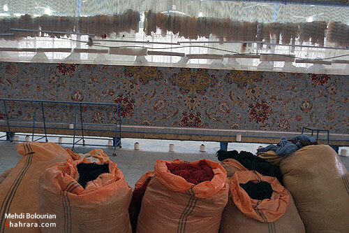 بافت بزرگترين قالي جهان