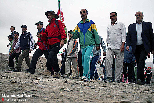 كوهپيمايي عمومي باحضور خانواده شهدا و جانبازان