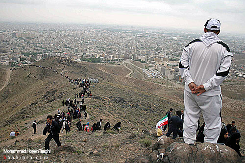 كوهپيمايي عمومي باحضور خانواده شهدا و جانبازان