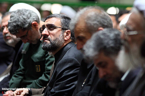 طواف پیکر شهید برونسی و شهدای گمنام در حرم رضوی 