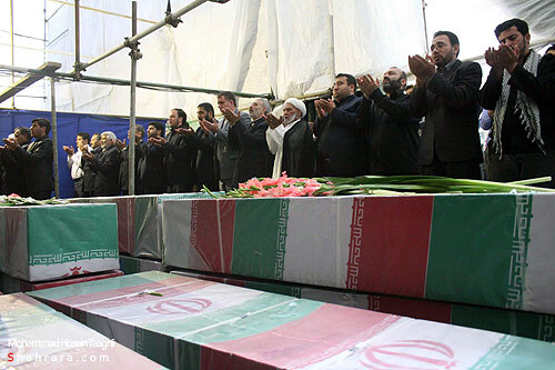 طواف پیکر شهید برونسی و شهدای گمنام در حرم رضوی 