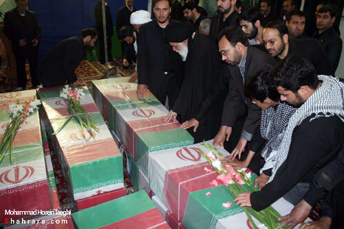 طواف پیکر شهید برونسی و شهدای گمنام در حرم رضوی 