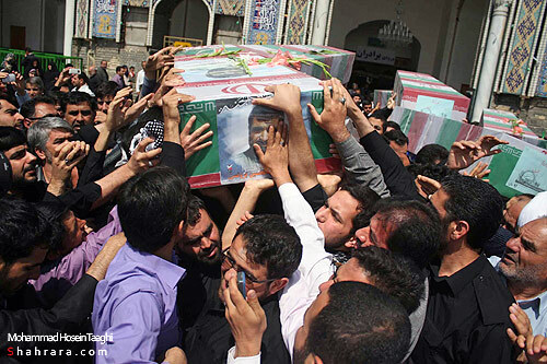 طواف پیکر شهید برونسی و شهدای گمنام در حرم رضوی 