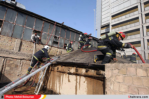 آتش سوزي در انبار لوازم برقي