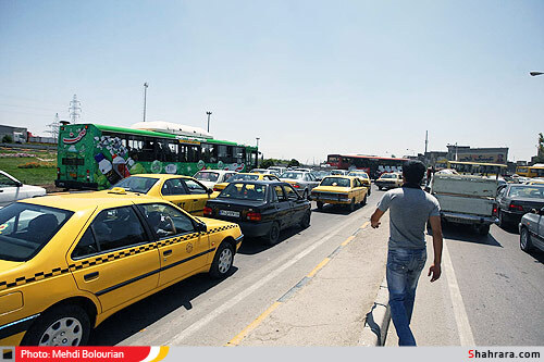 برخورد تريلر با پل عابر پياده