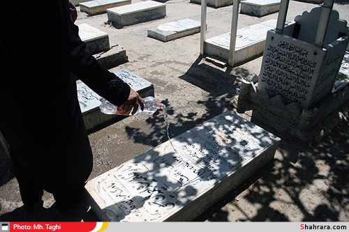 ايام چراغ برات،زيارت اهل قبور