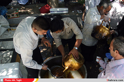 ايام چراغ برات،زيارت اهل قبور