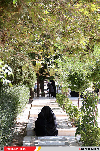 ايام چراغ برات،زيارت اهل قبور