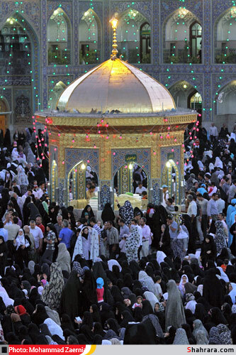 حرم امام هشتم در شب ميلاد امام زمان(عج)