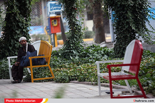 سرگرداني همراهان بيماران در ميدان بيمارستان امام رضا(ع)