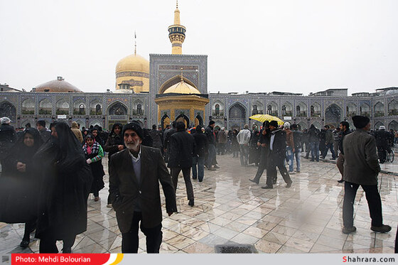 بارش برف در صحن و سرای منور رضوی