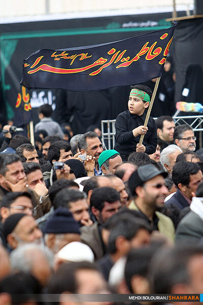 اجتماع عظیم عزاداران فاطمی و تشییع پیکر پاک 2 شهید گمنام