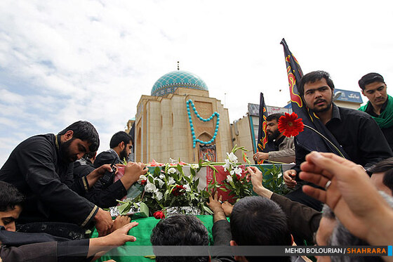 اجتماع عظیم عزاداران فاطمی و تشییع پیکر پاک 2 شهید گمنام