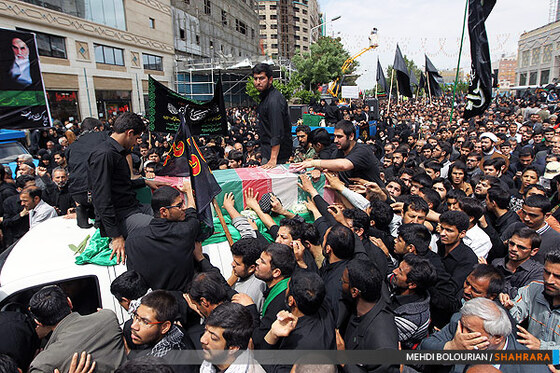 اجتماع عظیم عزاداران فاطمی و تشییع پیکر پاک 2 شهید گمنام