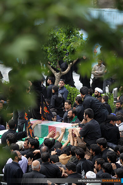 اجتماع عظیم عزاداران فاطمی و تشییع پیکر پاک 2 شهید گمنام