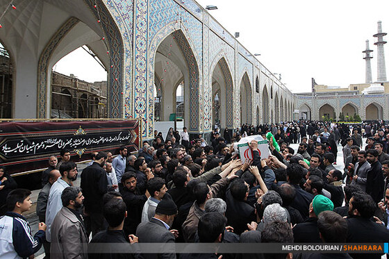 اجتماع عظیم عزاداران فاطمی و تشییع پیکر پاک 2 شهید گمنام