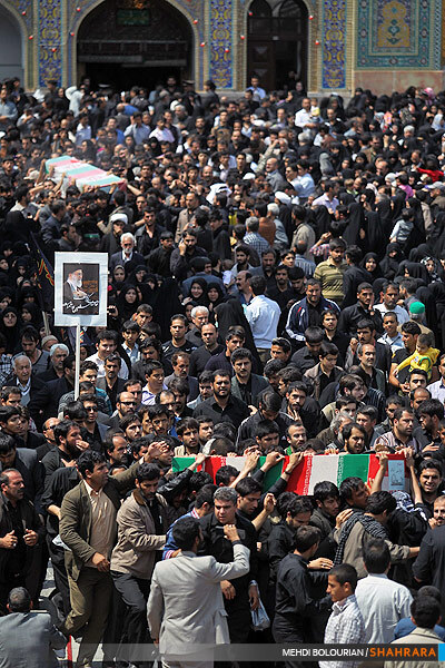 اجتماع عظیم عزاداران فاطمی و تشییع پیکر پاک 2 شهید گمنام