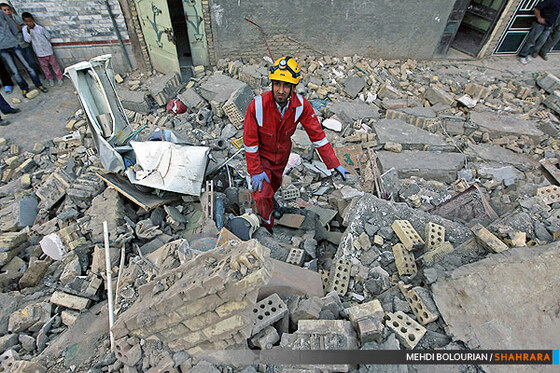 ریزش 4 منزل مسکونی در بلوار طبرسی 