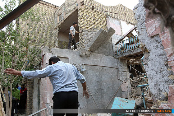 ریزش 4 منزل مسکونی در بلوار طبرسی 