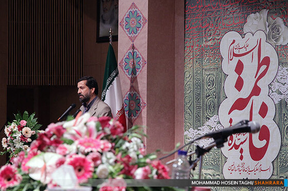 نشست وزیر ارشاد با اصحاب فرهنگ و هنر استان