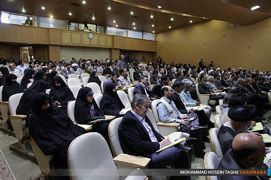 نشست وزیر ارشاد با اصحاب فرهنگ و هنر استان