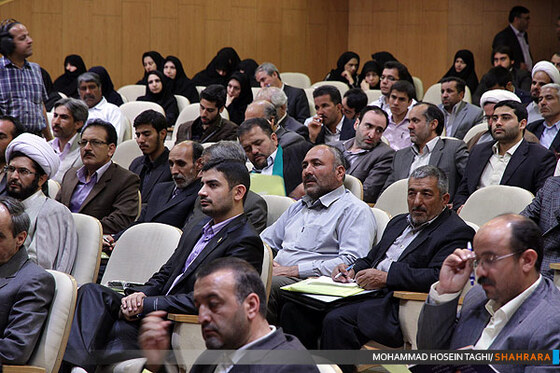 نشست وزیر ارشاد با اصحاب فرهنگ و هنر استان