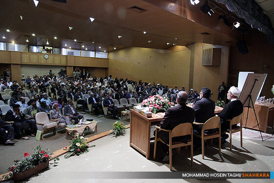 نشست وزیر ارشاد با اصحاب فرهنگ و هنر استان