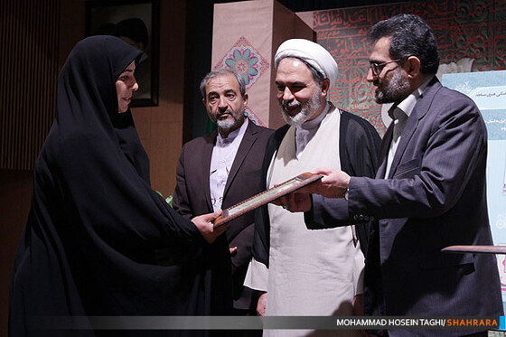 نشست وزیر ارشاد با اصحاب فرهنگ و هنر استان