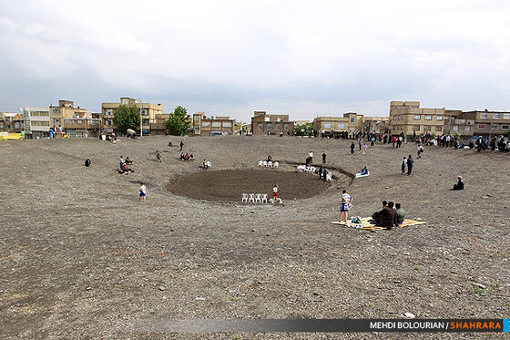 کشتی روی خاک در همسایگی فردوسی