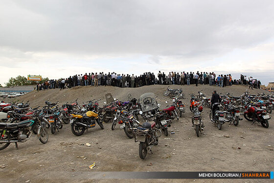 کشتی روی خاک در همسایگی فردوسی