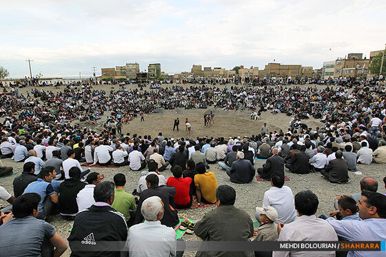 کشتی روی خاک در همسایگی فردوسی