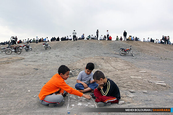 کشتی روی خاک در همسایگی فردوسی