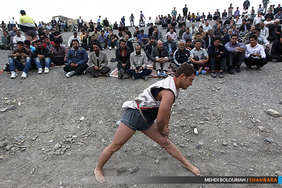 کشتی روی خاک در همسایگی فردوسی