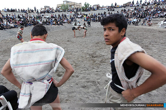 کشتی روی خاک در همسایگی فردوسی