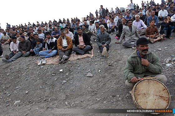 کشتی روی خاک در همسایگی فردوسی