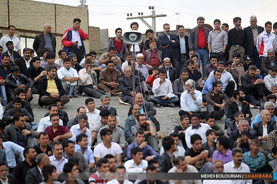 کشتی روی خاک در همسایگی فردوسی