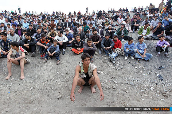 کشتی روی خاک در همسایگی فردوسی