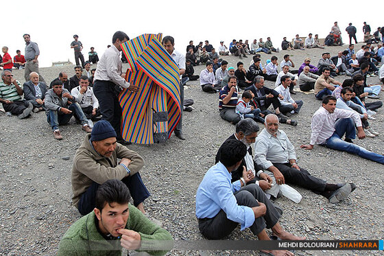 کشتی روی خاک در همسایگی فردوسی