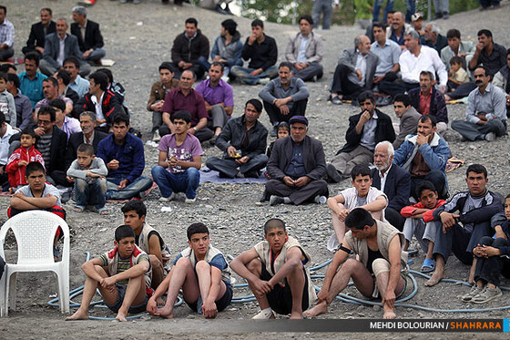 کشتی روی خاک در همسایگی فردوسی