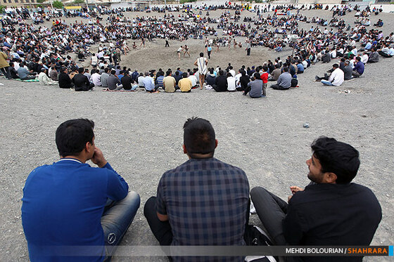 کشتی روی خاک در همسایگی فردوسی