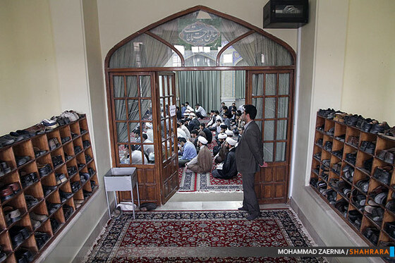 تجمع اعتراض آمیز طلاب و روحانیون بسیجی مشهد 